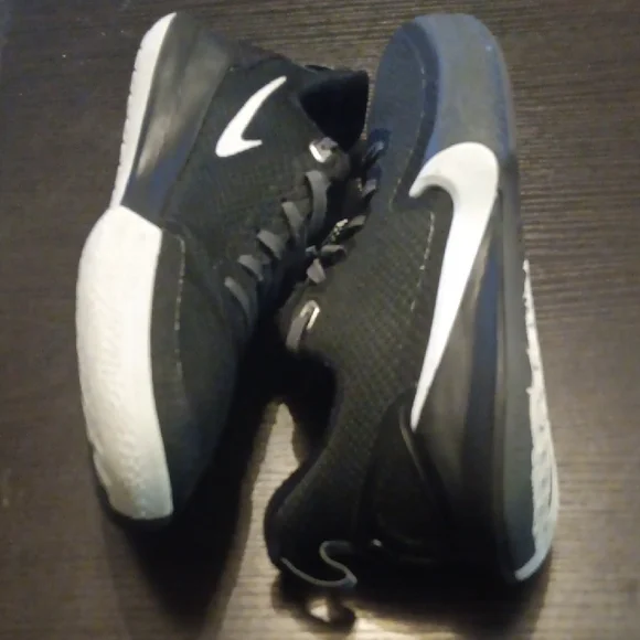 Nike Kobe Bryant Mamba Focus Black, White, Dark Gray SZ 8 Womens SZ 9.5 EUC